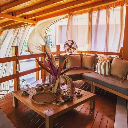 卡斯塔利亚公寓式酒店 2*